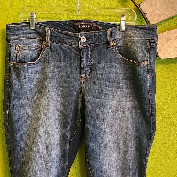 Torrid Premium Medium Wash Jeans Size 12 - Picture 2 of 9